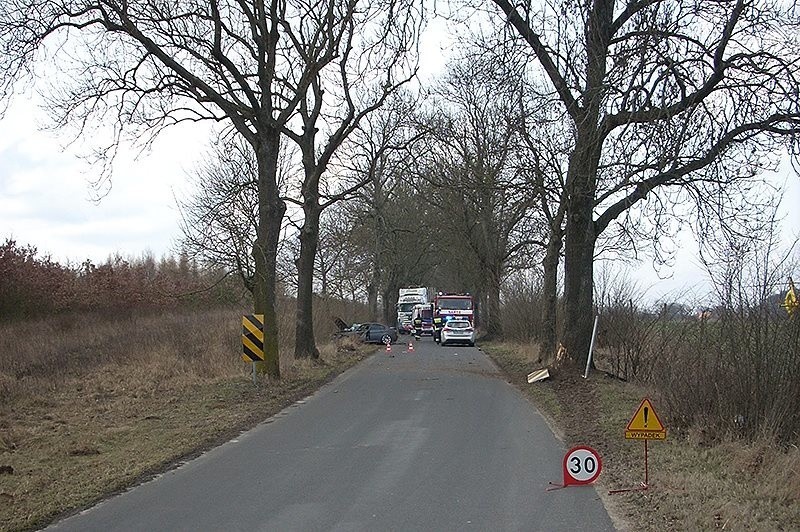 28-letni Litwin rozbił się kradzionym BMW [zdjęcia]