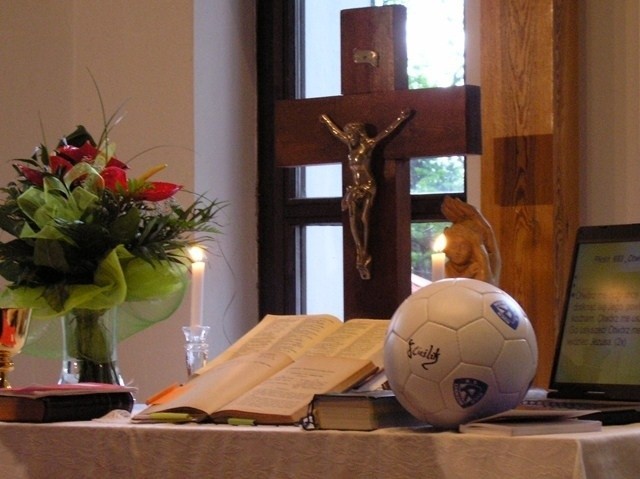 Pastor Jan Byrt odprawił nabożeństwo za Euro 2012 i rozdał...