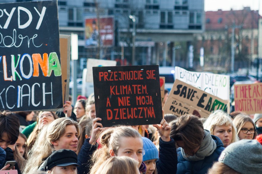 Wielki strajk klimatyczny. Młodzież tłumnie wyszła na ulice Krakowa