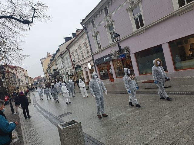 Marsz Niewolników przeszedł przez rzeszowski Rynek, ulicą...