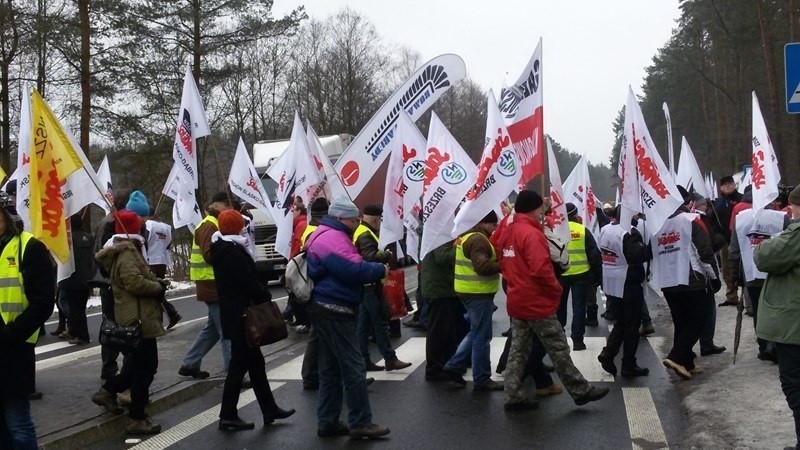 Strajk na Śląsku: Górnicy zablokowali drogi DK1 w...