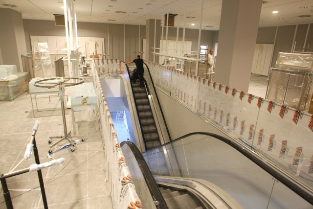 Pierwszy i drugi poziom sklepu H&M w Galerii Korona Kielce połączą ruchome schody