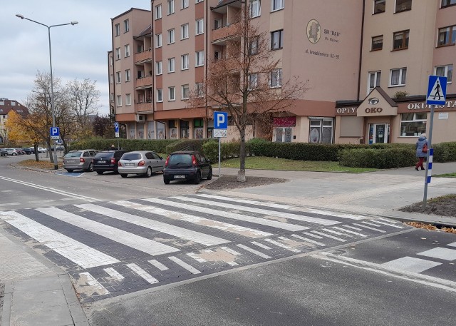Bezpieczne przejście dla pieszych przy ulicy Iwaszkiewicza