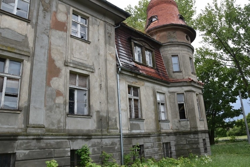 Czy Pałac w Karczewie skrywa mroczne tajemnice? Opuszczony...