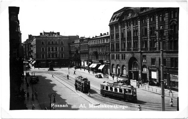 Tramwaje konne na Starym Rynku, swastyka na ratuszowej wieży, budynki i miejsca, których już nie ma. Taki Poznań można zobaczyć na starych pocztówkach i fotografiach. Sprawdźcie!Przejdź do kolejnego zdjęcia --->