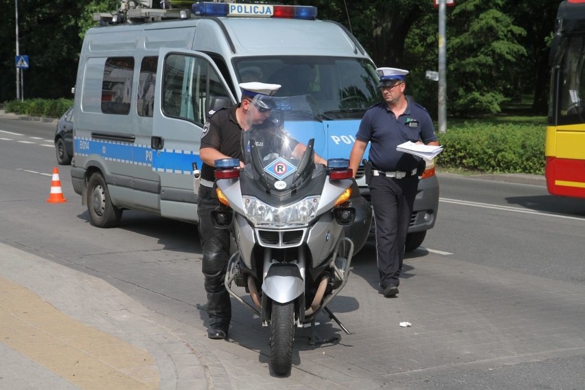 Policjant na motocyklu miał wypadek na Kozanowie