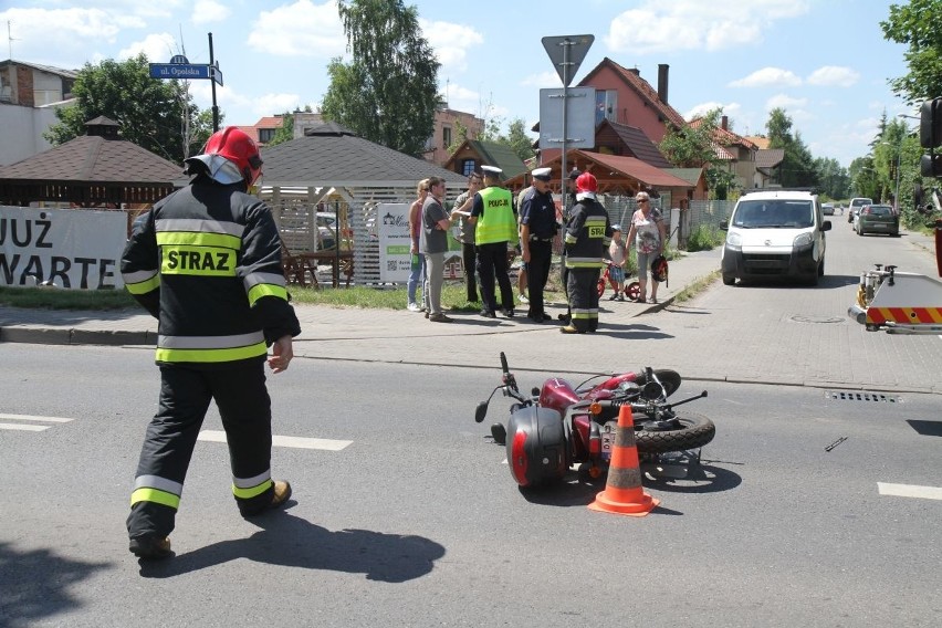 Wypadek z udziałem motorowerzysty na ulicy Opolskiej