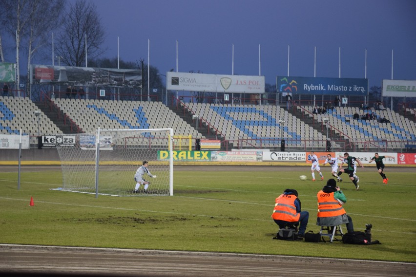 Drużyna Raków Częstochowa pokonała ROW 1964 Rybnik 2:1