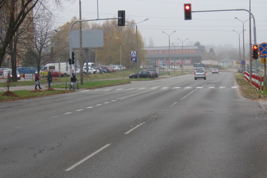 Skrajne pasy ul. Ludowej zamienią się do końca tego roku w...