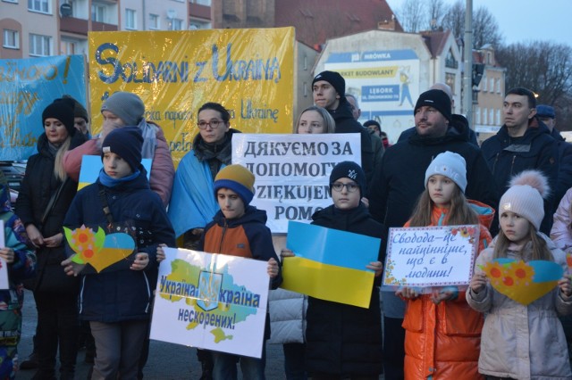 W drugą rocznicę rosyjskiej agresji w Lęborku został zorganizowany wiec solidarności z Ukrainą i narodem ukraińskim.