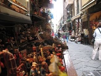 Na San Gregorio Armeno, słynnej ulicy szopkarzy, święta...