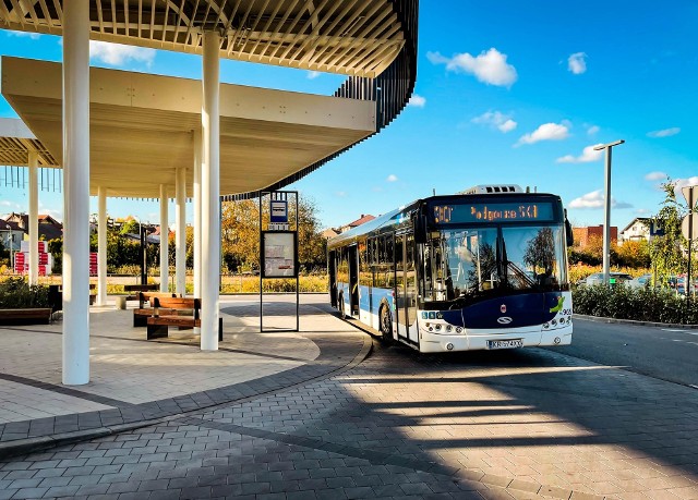 W ramach unijnego projektu w Niepołomicach wybudowano dworzec autobusowy oraz park&ride mieszczący 136 samochodów