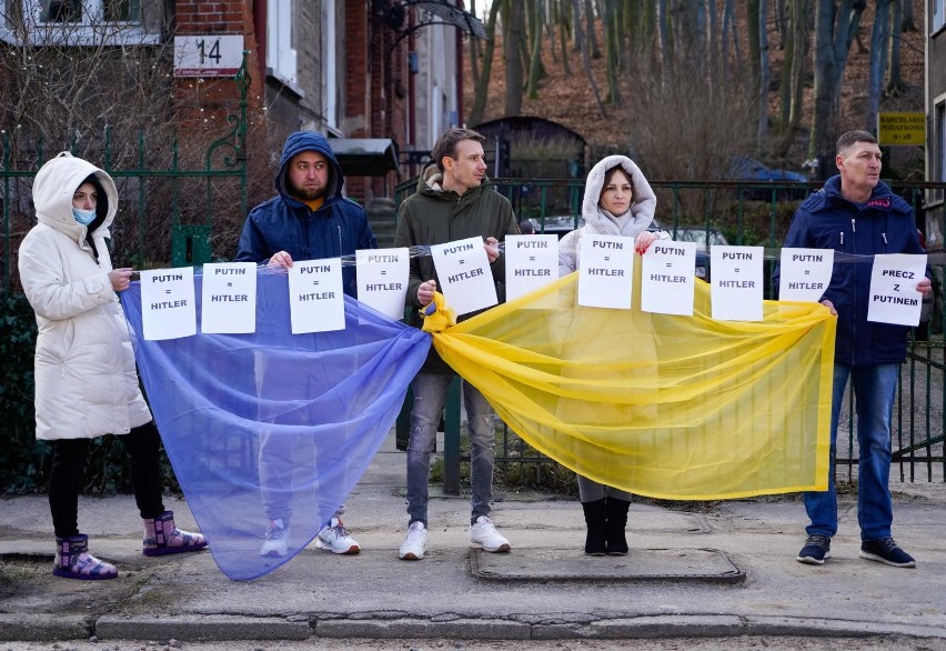 24.02.2022 gdansk. protest przeciwko dzialaniom putina na...