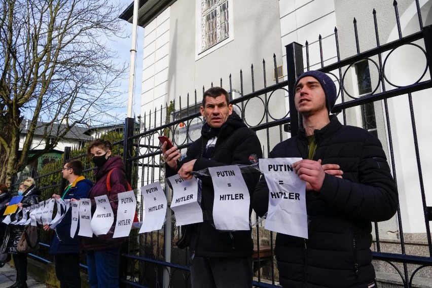 24.02.2022 gdansk. protest przeciwko dzialaniom putina na...