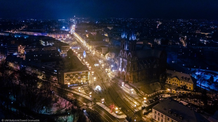 Białystok nocą. Zobacz nasze rozświetlone miasto z lotu ptaka w świątecznej odsłonie (zdjęcia)