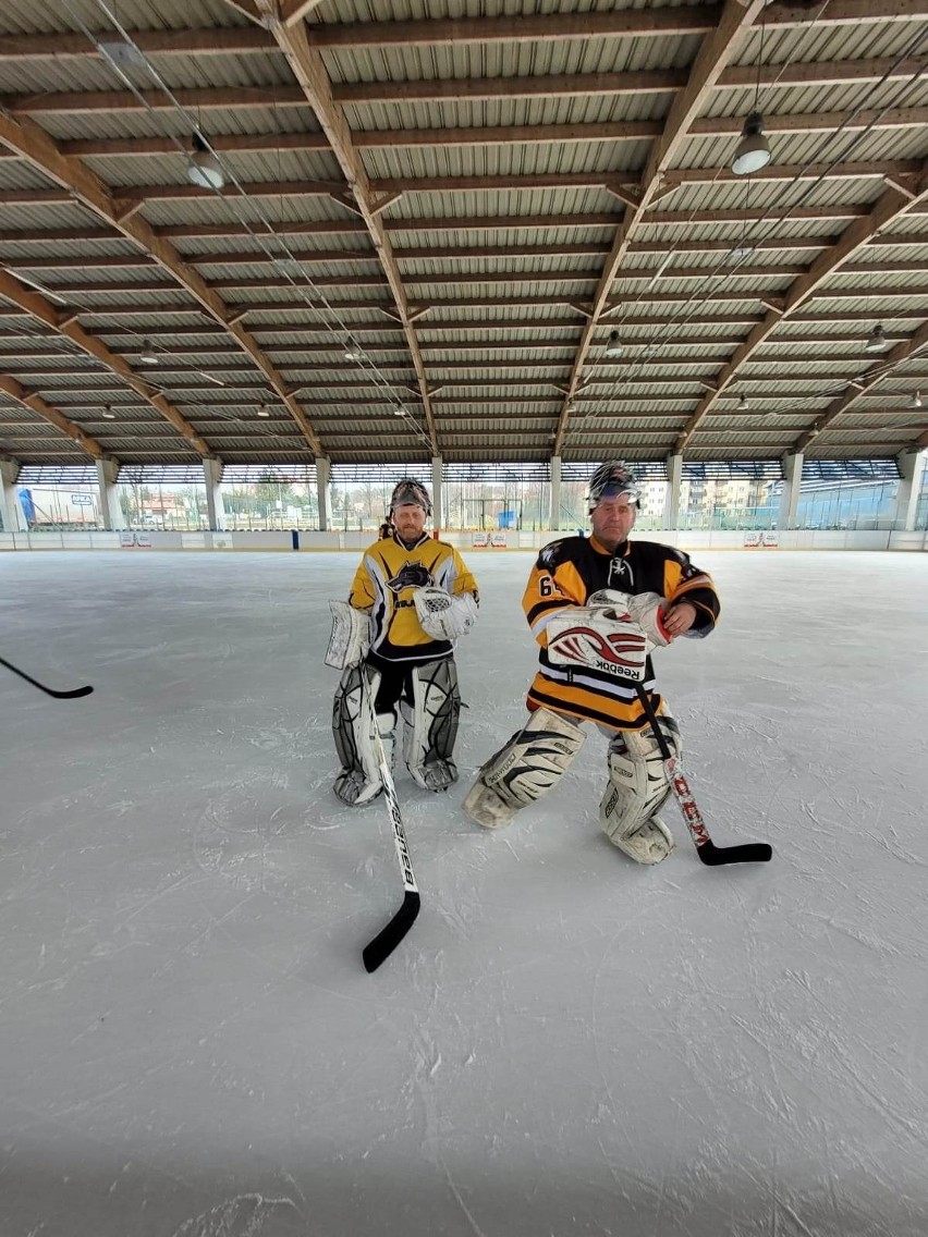 Zakończył się sezon hokejowy na lodowisku w Skarżysku-Kamiennej. Na zakończeniu obecny był bramkarz Industrii Kielce - Mateusz Kornecki