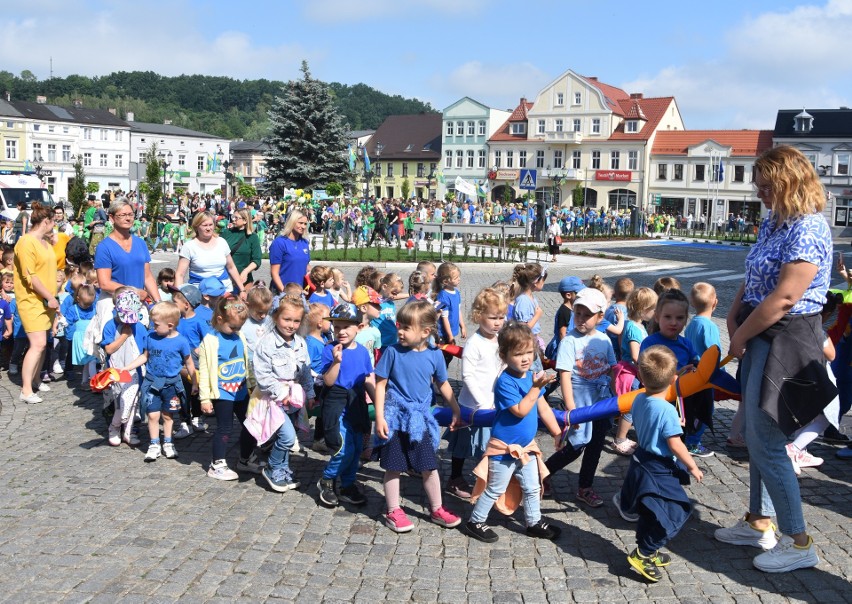 Parada ulicami Koronowa rozpoczęła 655 urodziny miasta. Impreza potrwa do 18 czerwca [zdjęcia]
