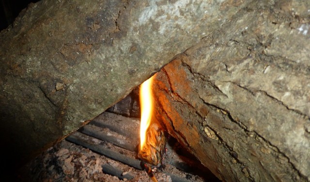 Podpałki ekologiczne idealnie nadają się do rozpalania kominka, grilla, pieca, kotła itp.
