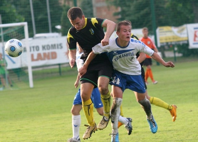 W pierwszym meczu nowego sezonu trzecioligowi pilkarze Siarki Tarnobrzeg zremisowali na wlasnym boisku z Tomasovią Tomaszów Lubelski 0:0.