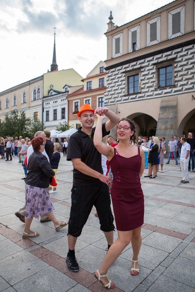 Letnia potańcówka na tarnowskim rynku