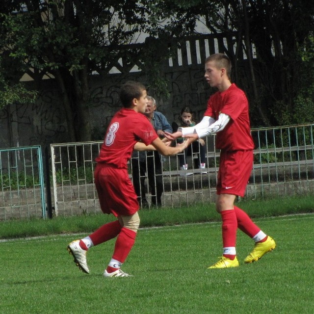 Piłkarze trenowani przez Karola Dmochowskiego w meczu z Wkrą aż cztery razy mieli powody do radości po strzeleniu gola.
