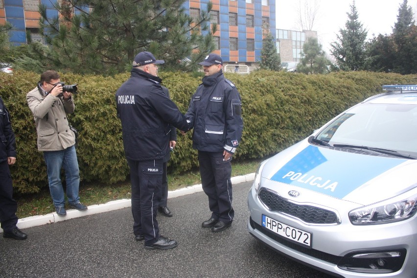 Policjanci dostali nowe radiowozy