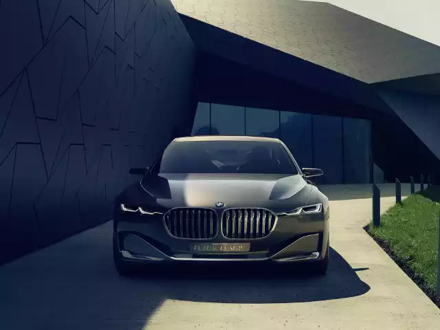 BMW Serii 9 pod względem stylistycznym ma nawiązywać natomiast do konceptu Vision Future Luxury. Pod maską może zagościć doładowany silnik V8,a w przyszłości ma pojawić się także odmiana hybrydowa / Fot. BMW