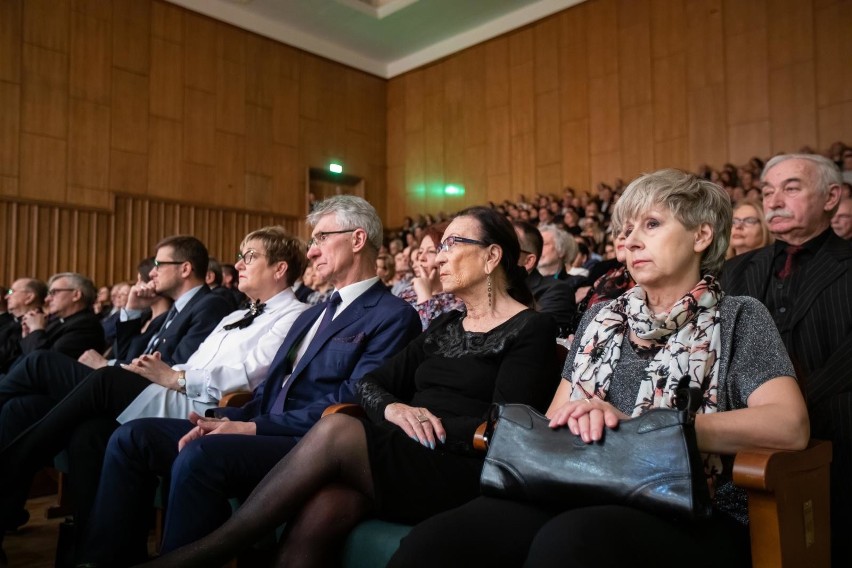 - Upamiętniając moich bliskich, chciałbym ukazać śmierć jako...