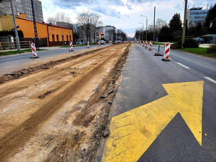 Pabianice. Zamknięte będzie skrzyżowanie ulicy Warszawskiej z ul. 3 Maja i fragment Warszawskiej. Zmiany organizacji ruchu od 19.04 MAPY