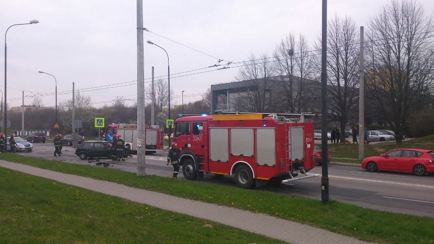 Wypadek na ul. Orkana: Trzy osoby w szpitalu (ZDJĘCIA)