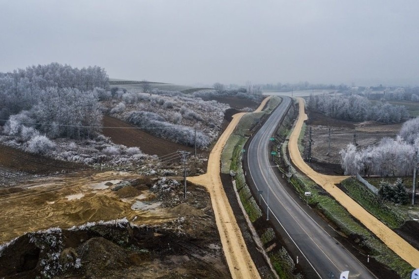 Koszyce. Obwodnica Sokołowic wreszcie gotowa. Ludzie w końcu odetchnęli z ulgą. Ciężarówki omijają ich wioskę i jeżdżą nową drogą