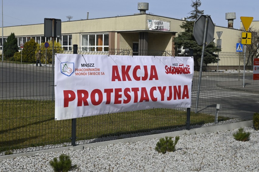 Akcja protestacyjna w Mondi Świecie. Pracownicy chcą więcej zarabiać