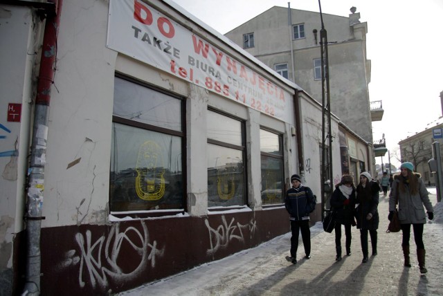 Kiedyś działała tu popularna restauracja. Od kilku lat lokal stoi jednak pusty. Niedawno pojawił się chętny, by go wynająć.