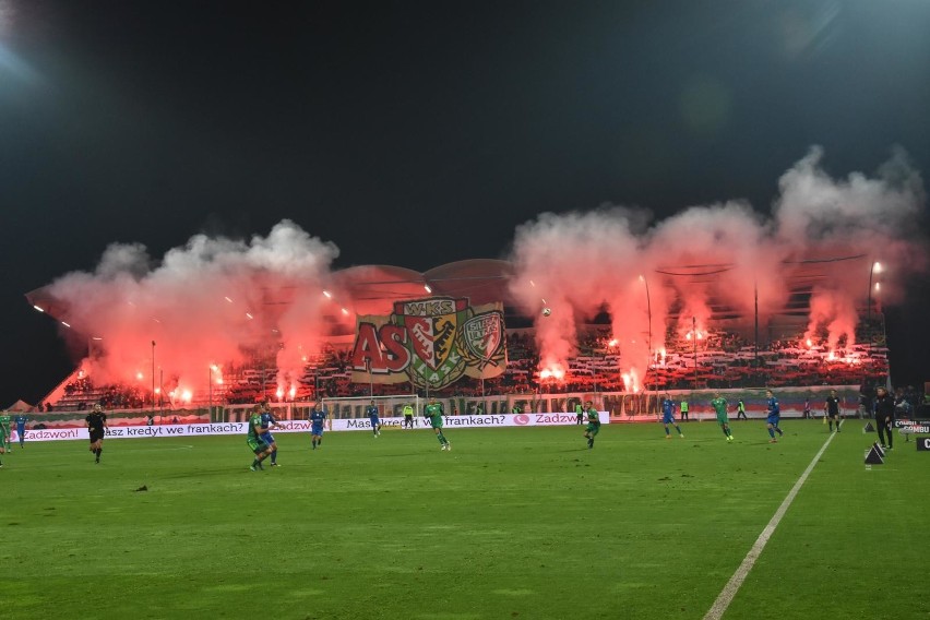 Lotto Ekstraklasa. Oprawa i kibice na meczu Miedź Legnica - Śląsk Wrocław 5:0 [ZDJĘCIA]