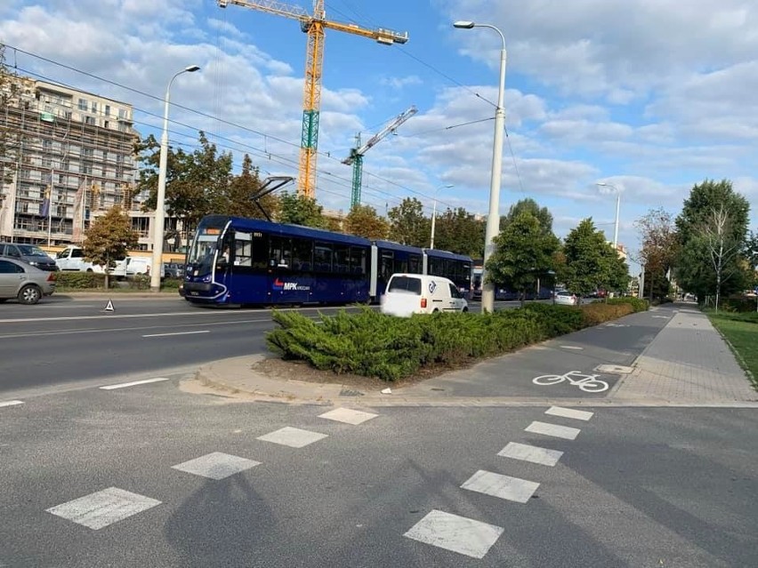 Tramwaje nie jadą przez Krakowską. Wypadek aut osobowych