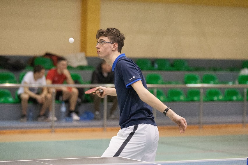 W hali sportowej w Kobylnicy odbyły się zawody w tenisa...