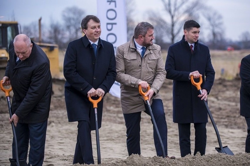 Wbito pierwszą łopatę pod budowę łącznika autostradowego w Bochni [ZDJĘCIA]