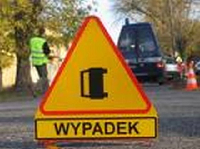 W sobotę popołudniu w Jastrzębi doszło do czołowego zderzenia forda z volkswagenem.
