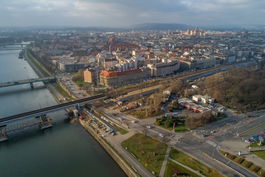Megainwestycja w centrum Krakowa rośnie jak na drożdżach [ZDJĘCIA]