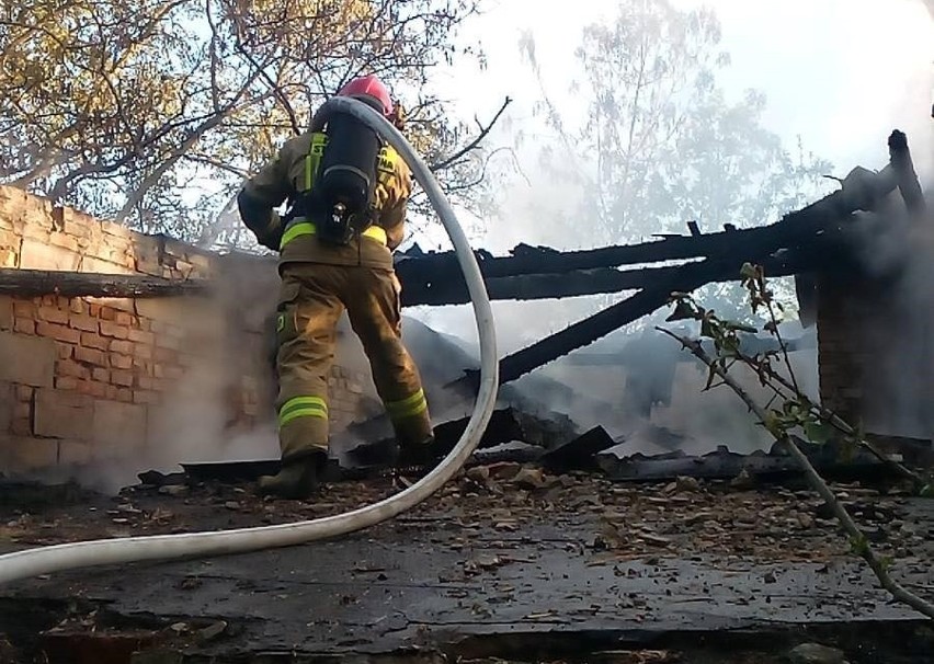 W Chełmnie palił się pustostan na ul. Dworzyska