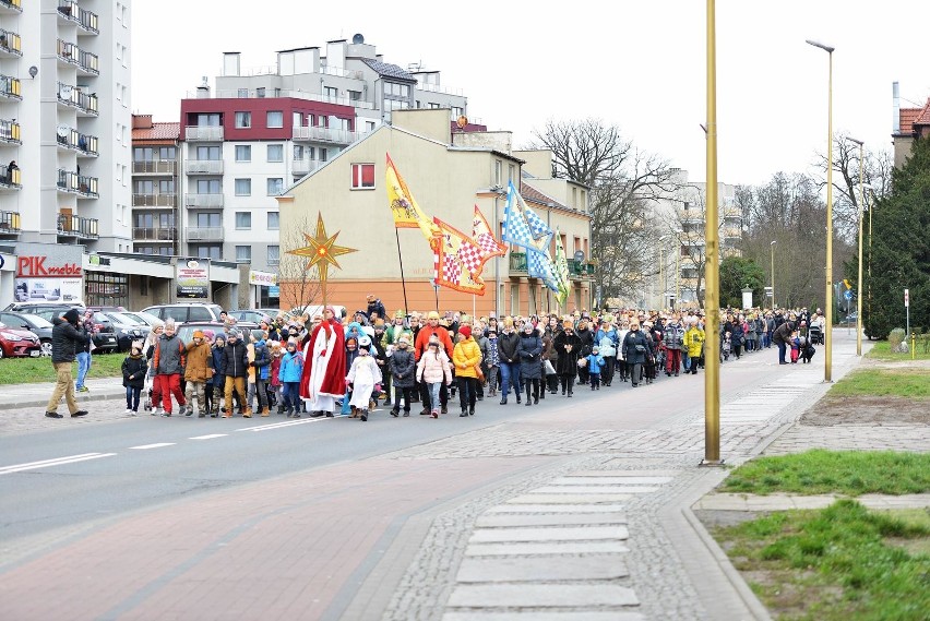 Orszak Trzech Króli w Świnoujściu 2019 przeszedł ulicami miasta [ZDJĘCIA, WIDEO]