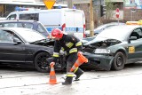 Wypadek na skrzyżowaniu Dyrekcyjnej i Gajowej. Jedna osoba ranna [ZDJĘCIA]