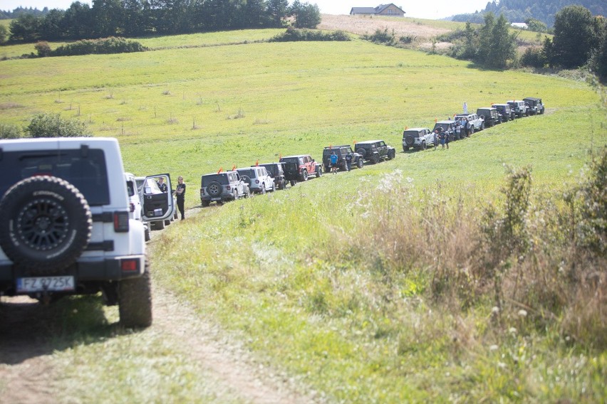 Ponad 130 Jeepów i ponad 400 Jeepersów celebrowało 80....