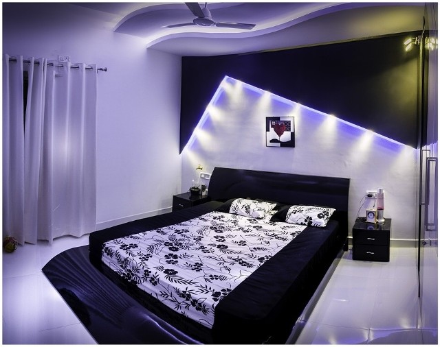 Nowoczesne łóżko z oryginalnym oświetleniem to nie wszystko. Liczy się bardziej komfort spania niż wygląd samego łóżka.
