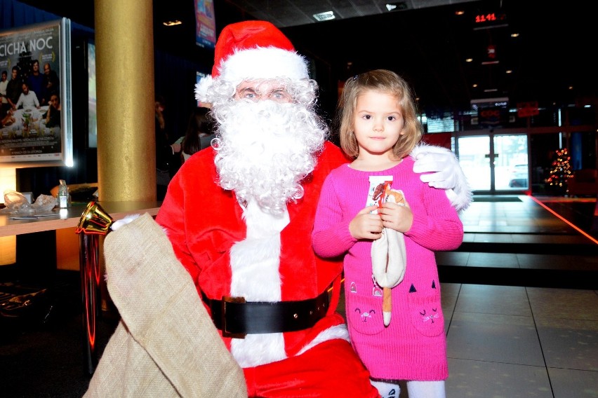 W Radomiu święty Mikołaj już w weekend rozdawał prezenty i bawił się z dzieciakami