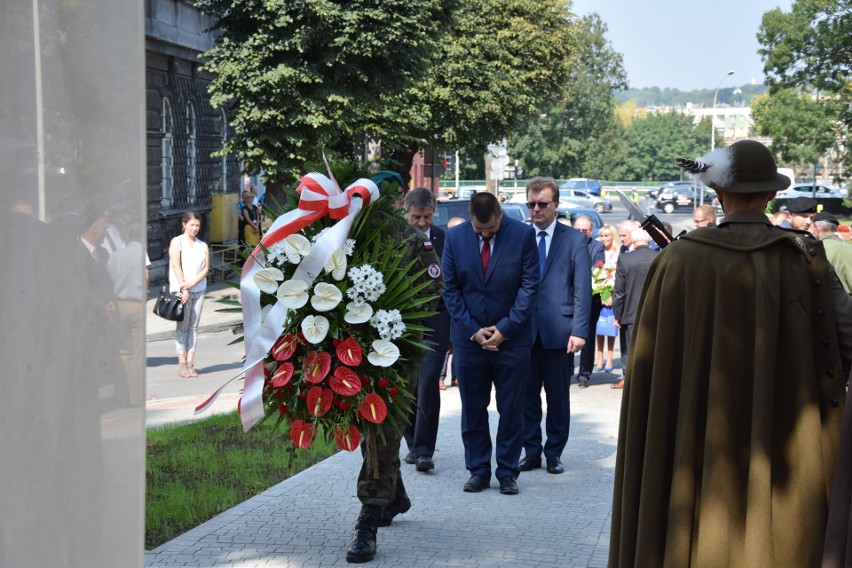 W Przemyślu odsłonili odnowiony pomnik marszałka Józefa Piłsudskiego [ZDJĘCIA]