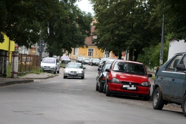 Odcinek od ulicy Szkolnej do klasztoru będzie drogą dwukierunkową. Obowiązywał będzie zakaz zatrzymywania się po obu stronach.