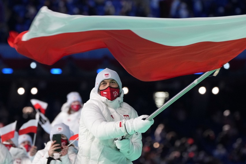Polską flagę nieśli Aleksandra Król i Zbigniew Bródka