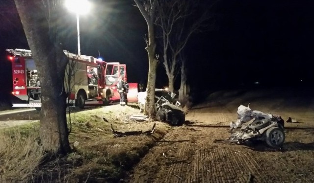 5 kwietnia, około godziny 22.30, strażacy zostali wezwani do miejscowości Krupin, gdzie kierujący samochodem marki Fiat Seicento uderzył w drzewo.