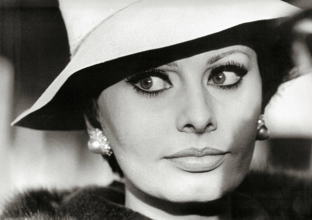 Sophia Loren to jedna z ostatnich żyjących gwiazd złotej ery Hollywood. Poznaj jej niesamowite życie!